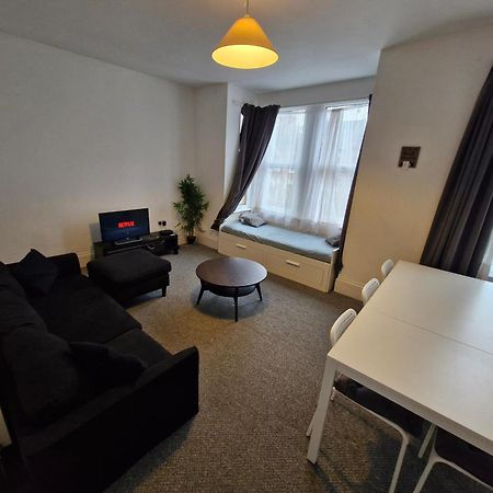 Lovely 3 Bedroom Serviced Apartment In Leytonstone 伦敦 外观 照片