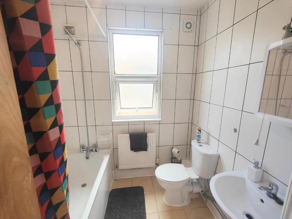 Lovely 3 Bedroom Serviced Apartment In Leytonstone 伦敦 外观 照片