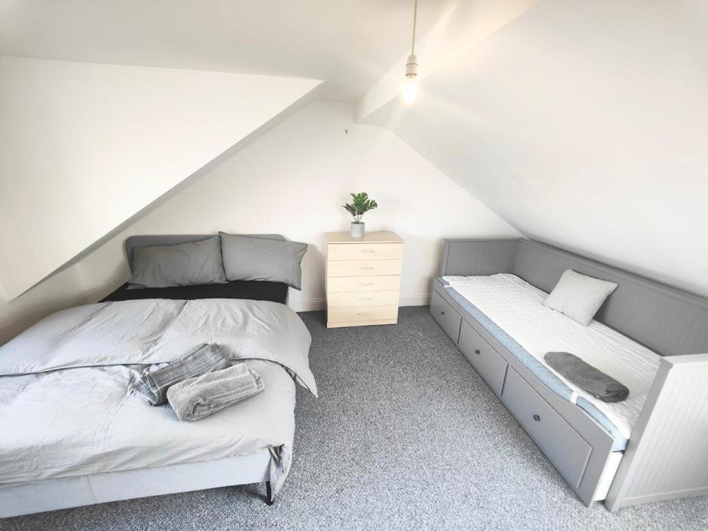 Lovely 3 Bedroom Serviced Apartment In Leytonstone 伦敦 外观 照片
