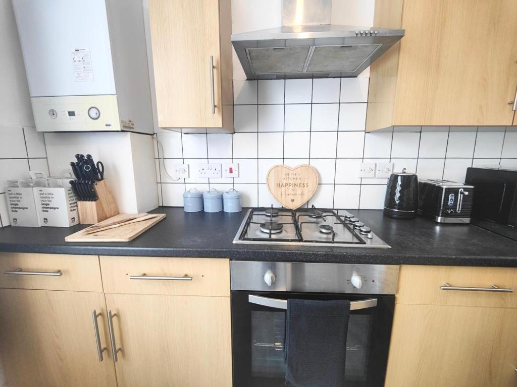 Lovely 3 Bedroom Serviced Apartment In Leytonstone 伦敦 外观 照片