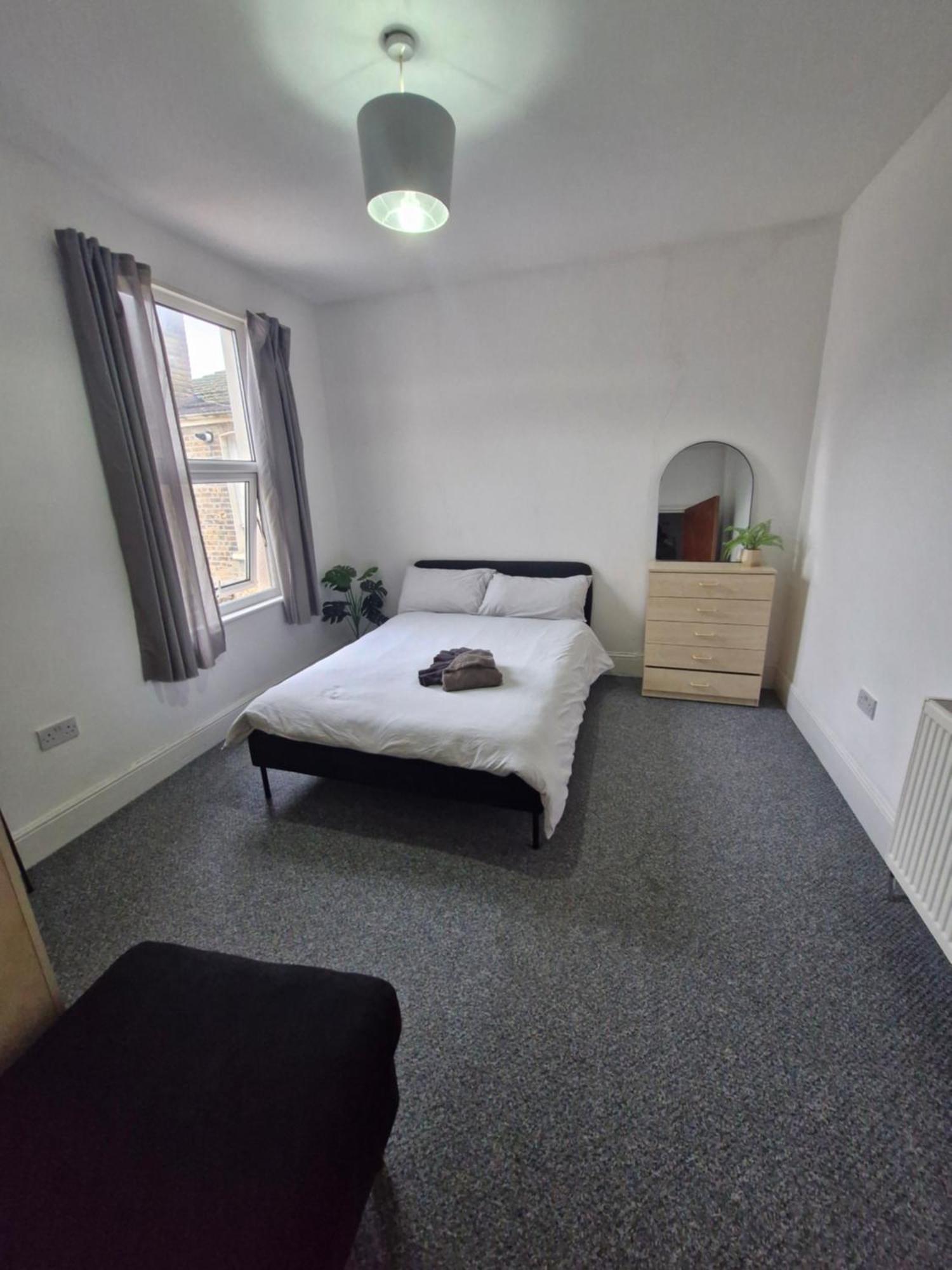 Lovely 3 Bedroom Serviced Apartment In Leytonstone 伦敦 外观 照片